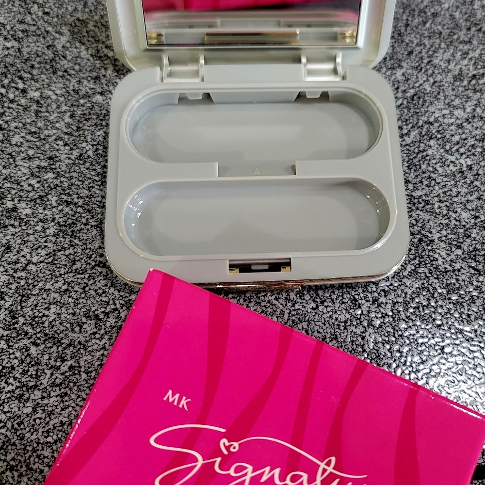 Mary Kay NIB Signature Color Compact #2502